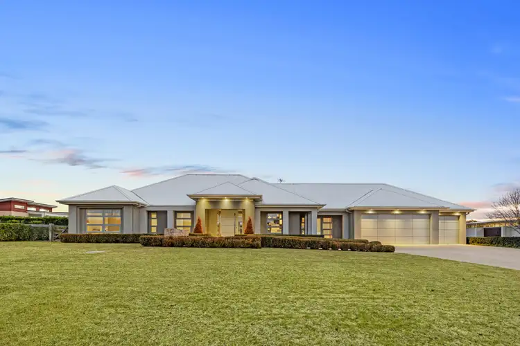 52 Twin Creeks Drive, Luddenham NSW 2745