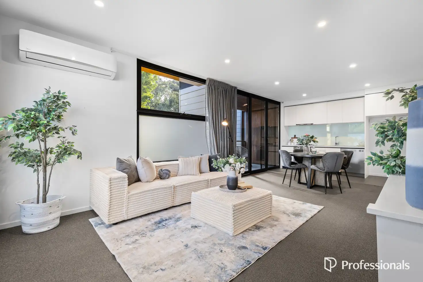 Main view of Homely townhouse listing, 1/257 Canterbury Road, Forest Hill VIC 3131