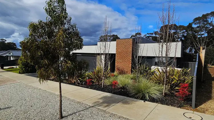17 Grand View Drive, Mckenzie Hill VIC 3451