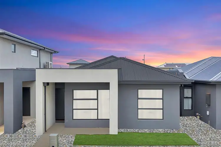 10 Centralpark Walk, Strathtulloh VIC 3338