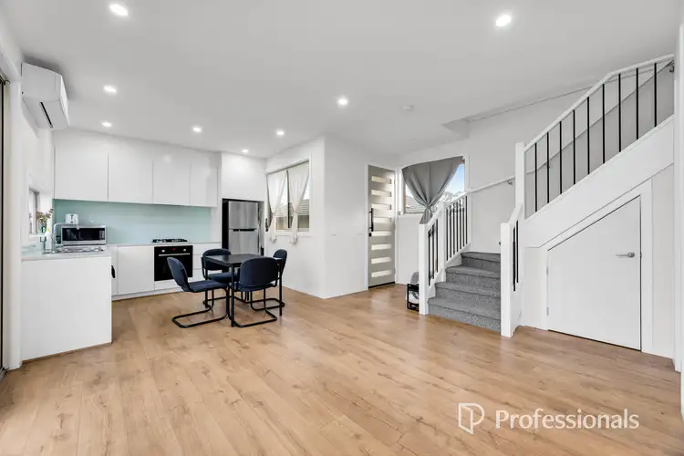 2/15 Lenore Street, Springvale VIC 3171