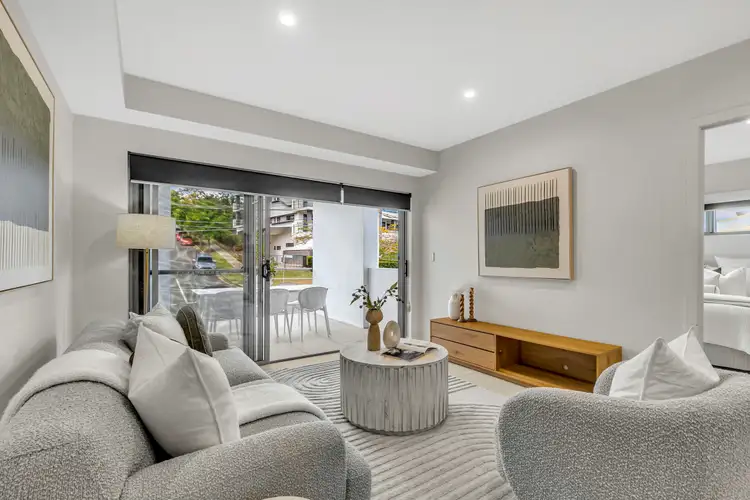 2/27 York Street, Indooroopilly QLD 4068