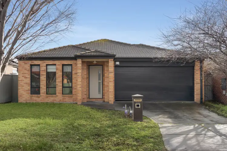 33 Greenaway Terrace, Cranbourne East VIC 3977
