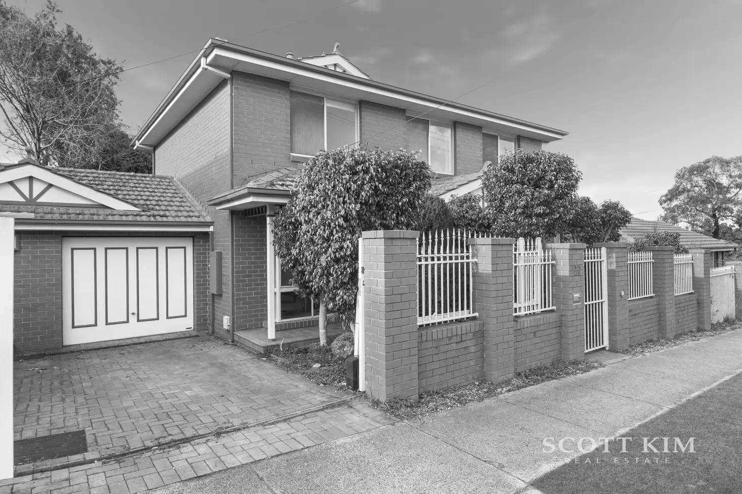 Main view of Homely townhouse listing, 27 Munro Avenue, Mount Waverley VIC 3149