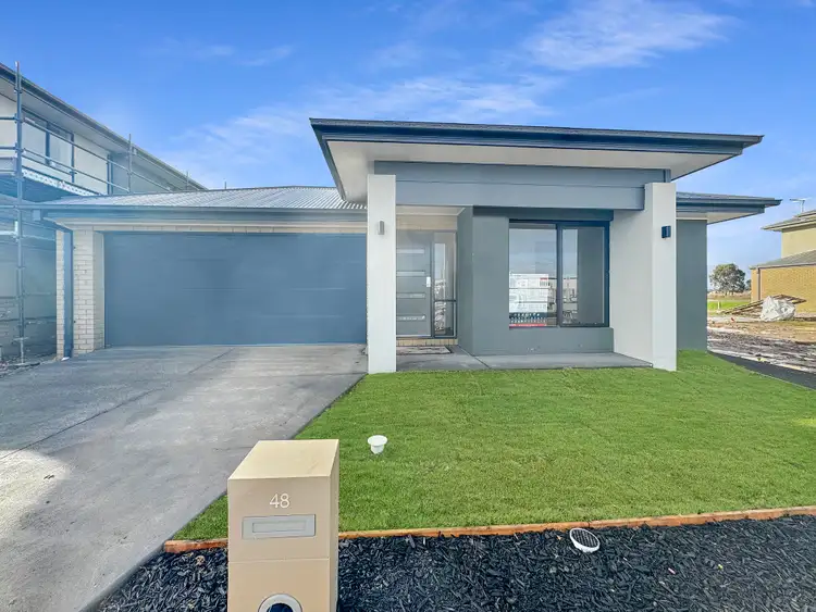 48 Sovereign Avenue, Clyde North VIC 3978