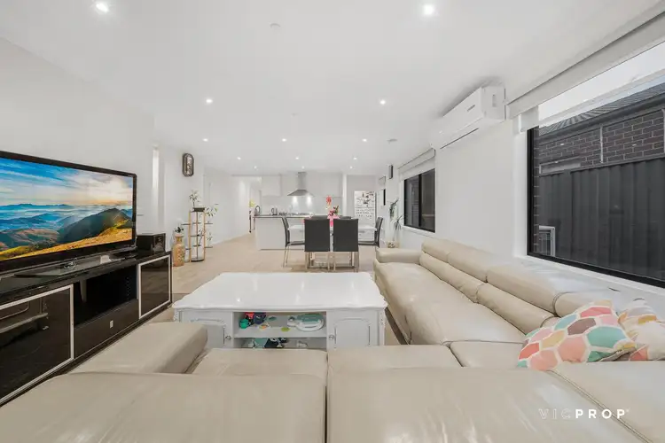 Sixth view of Homely house listing, 100 City Vista Court, Fraser Rise VIC 3336