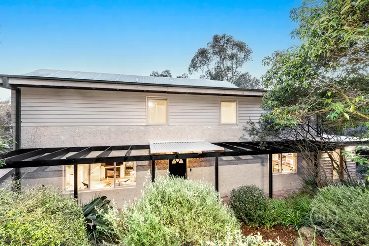 8 Sherbrooke Street, Eltham North VIC 3095