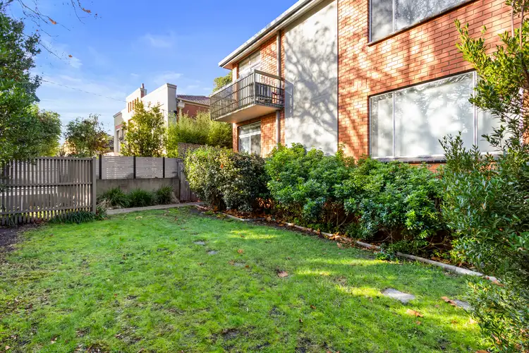 2/11 Dean Street, Kew VIC 3101