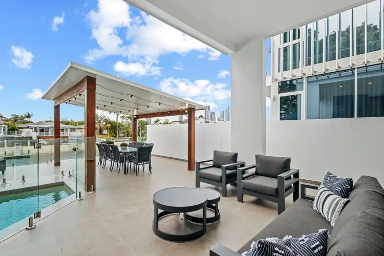 2/5 Vespa Crescent, Surfers Paradise QLD 4217