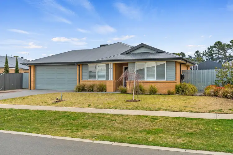 14 Maple Drive, Romsey VIC 3434