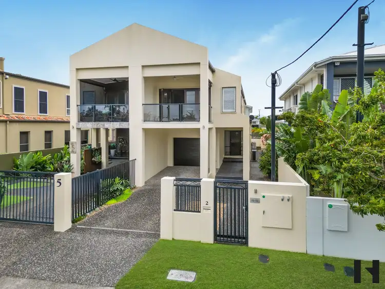 2/5 Rouen Avenue, Paradise Point QLD 4216