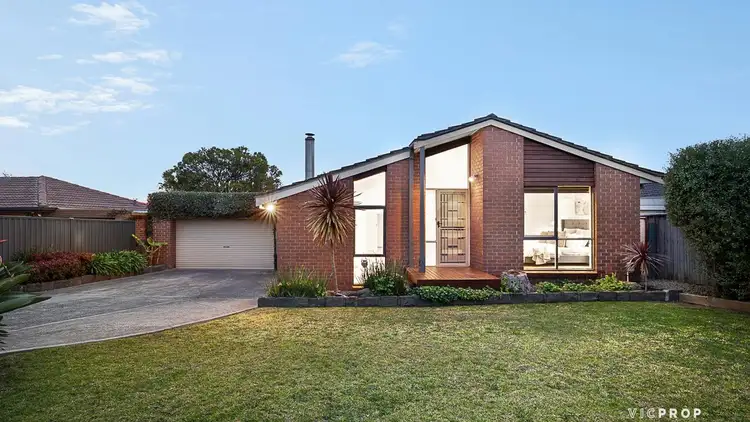 27 Strickland Avenue, Mill Park VIC 3082