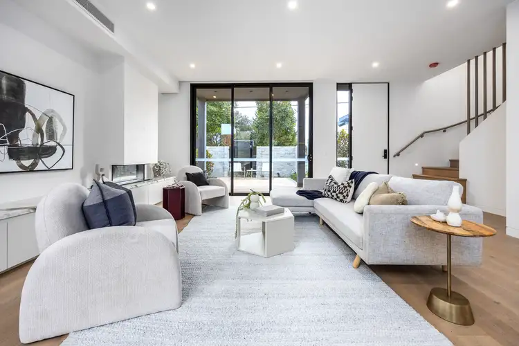 32a Kambrook Road, Caulfield North VIC 3161