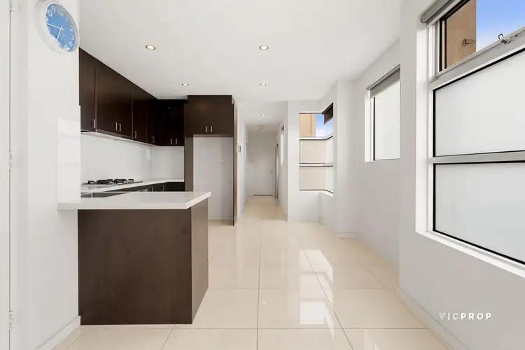 2/28A Millers Road, Brooklyn VIC 3012