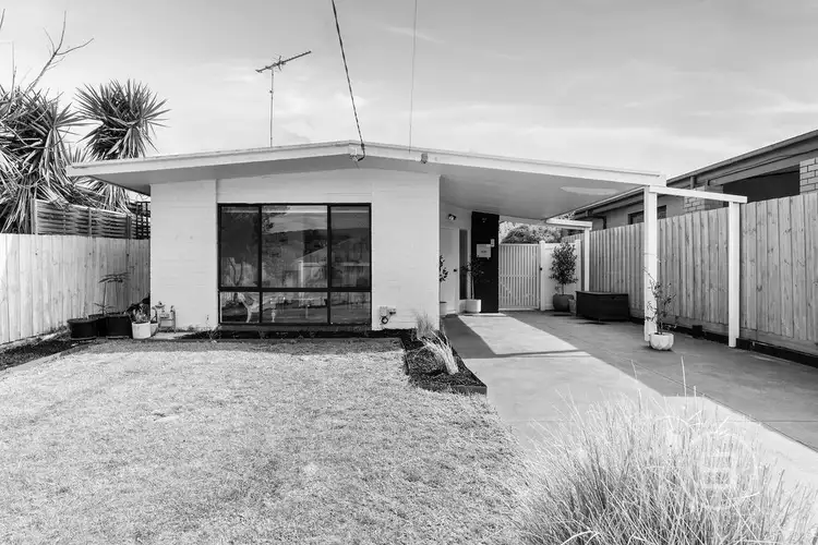 198 Ninth Avenue South, Rosebud VIC 3939