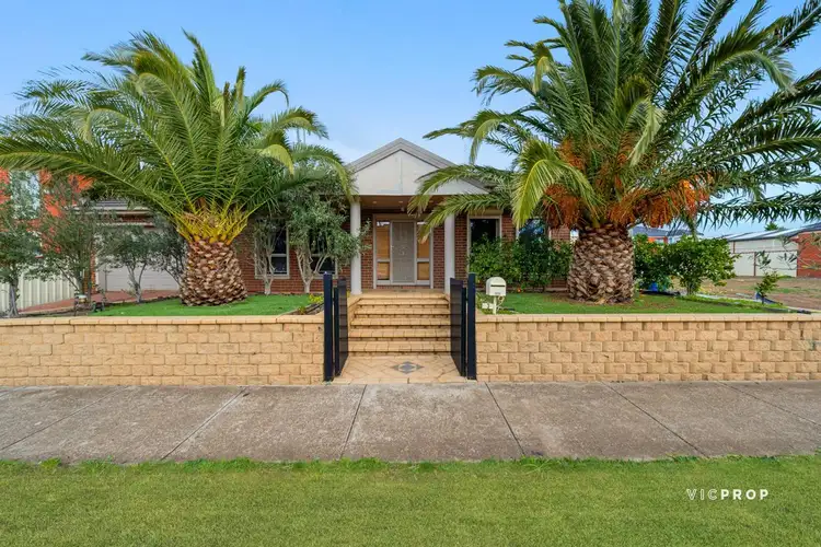 13 Moorland Road, Cairnlea VIC 3023