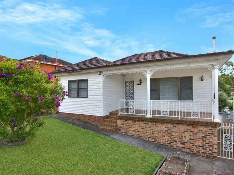 30 Beatus Street, Unanderra NSW 2526