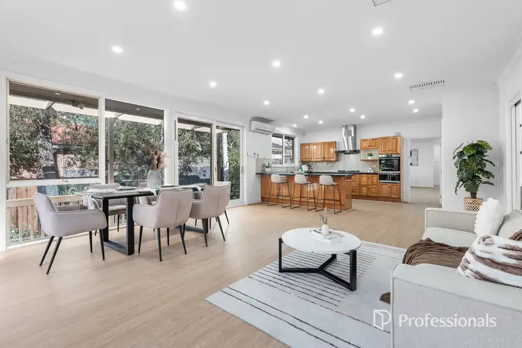 Second view of Homely house listing, 5 Duckmanton Court, Bentleigh East VIC 3165