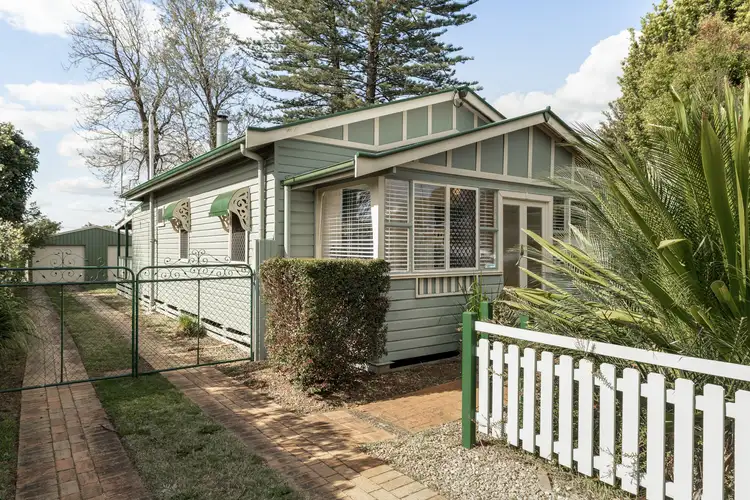 233 Campbell Street, Newtown QLD 4350