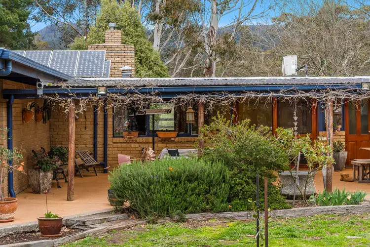 19 Coach Road, Woodend VIC 3442