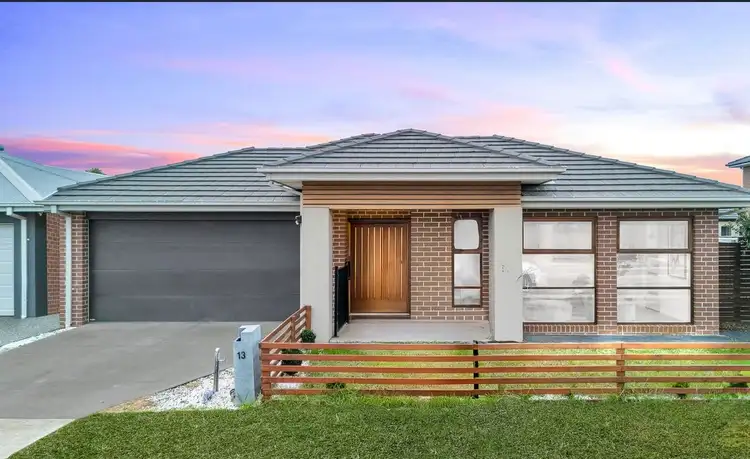 13 Tundra Esplanade, Werribee VIC 3030