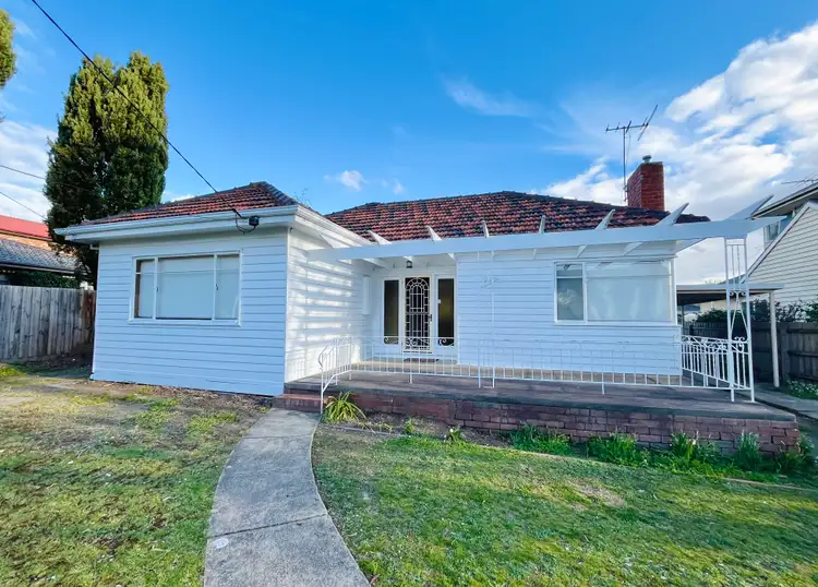 34 Stanley Grove, Blackburn VIC 3130