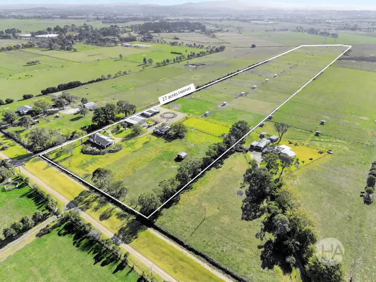 245 Parish Road, Iona VIC 3815