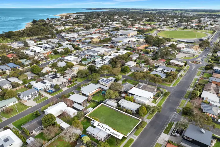 10 Bayview Avenue, Inverloch VIC 3996