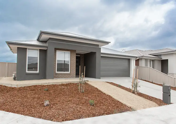 33 Royal York Road, Winter Valley VIC 3358