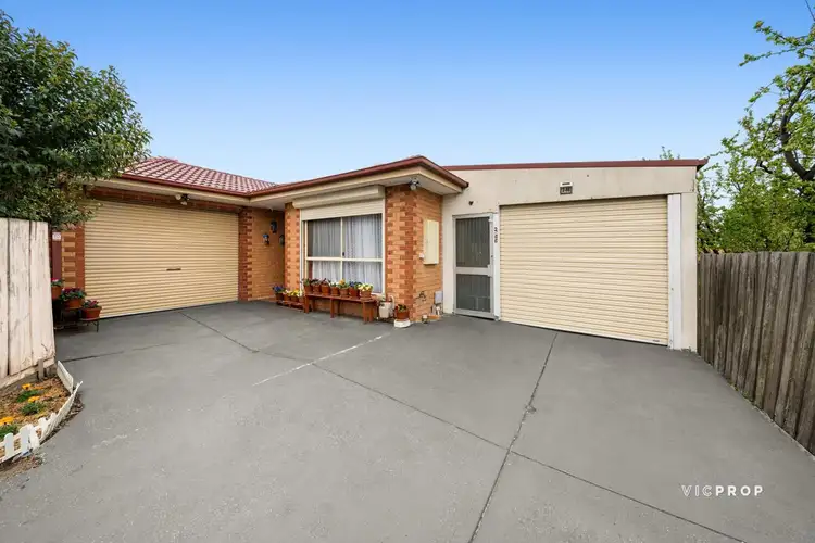 2/66 Walmer Avenue, St Albans VIC 3021