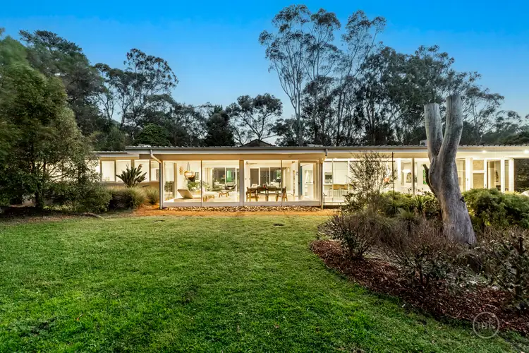 12 Fitzsimons Lane, Eltham VIC 3095