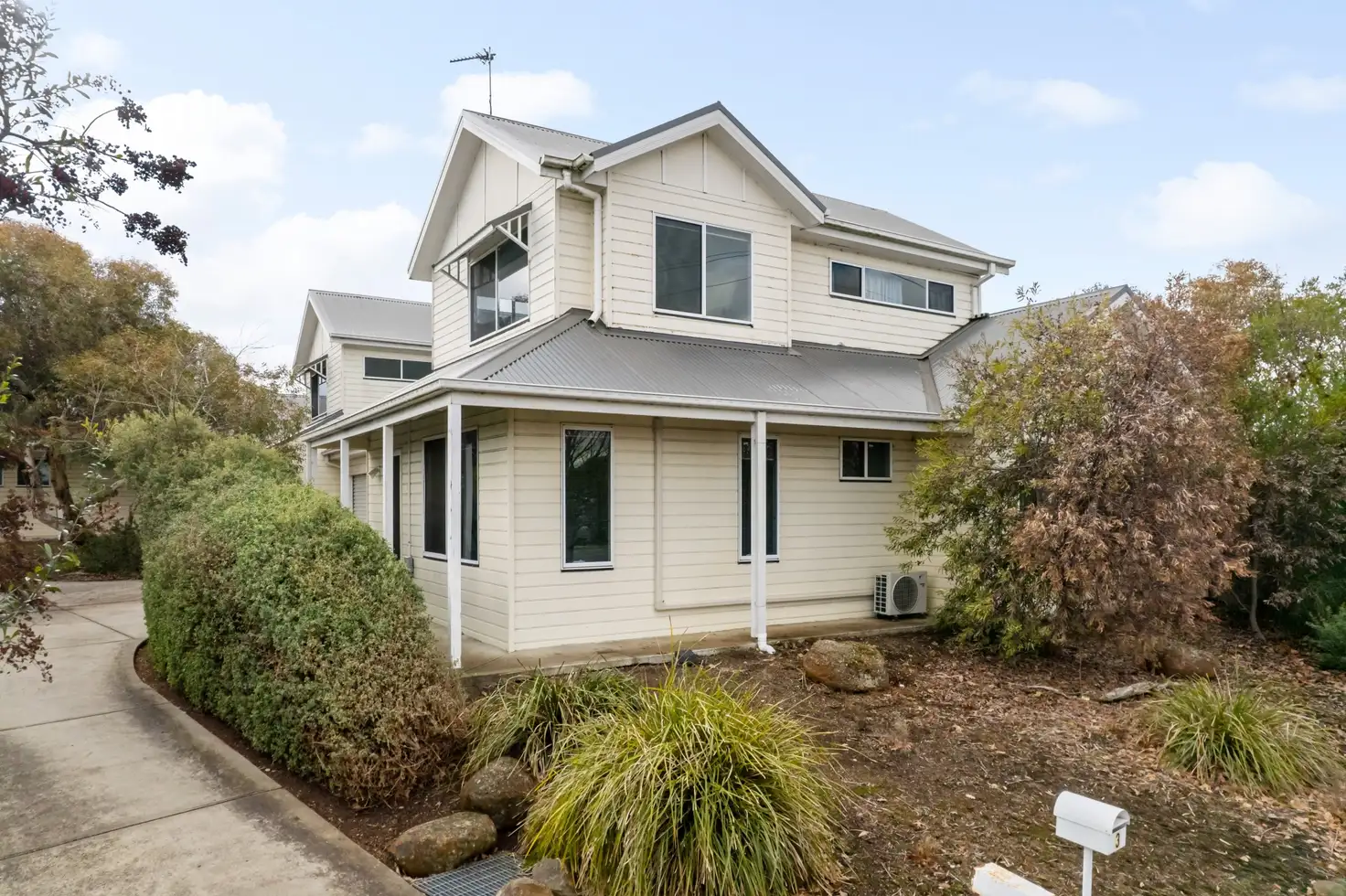 Main view of Homely townhouse listing, 1/31 Bourke Street, Kyneton VIC 3444