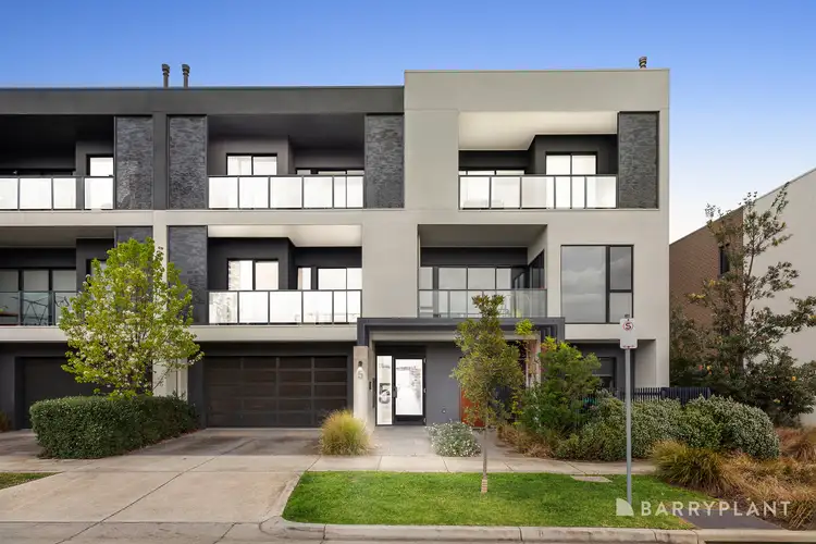 5 Pallisades Boulevard