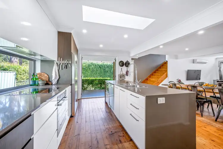 10 Maitland Bay Drive, Killcare Heights NSW 2257