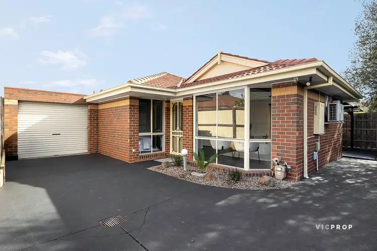 2/9 Bradley Drive, Mill Park VIC 3082