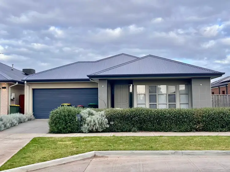 33 Rondo Drive, Manor Lakes VIC 3024