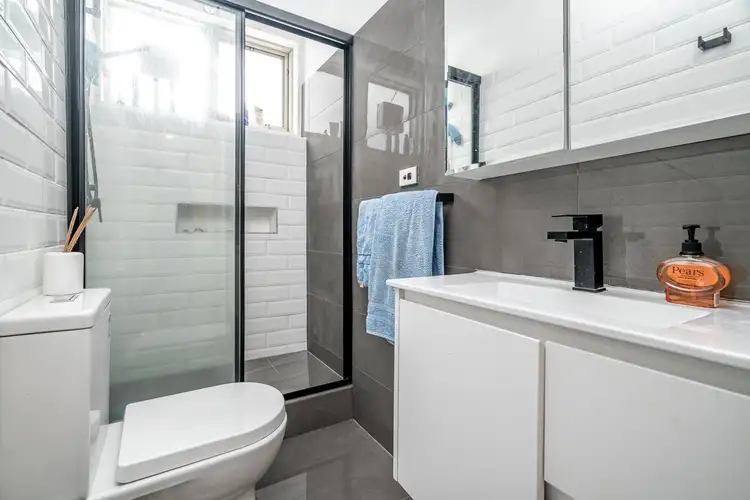 Fourth view of Homely apartment listing, 4/10 Tivoli Road, South Yarra VIC 3141