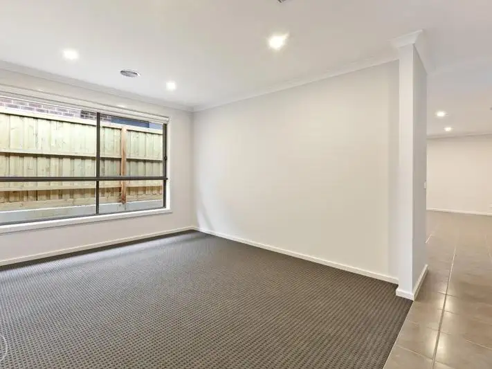 Fifth view of Homely house listing, 10 Gyrfalcon Way, Doreen VIC 3754