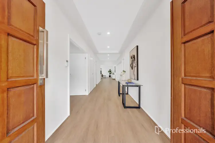 32 Hanworth Avenue, Williams Landing VIC 3027