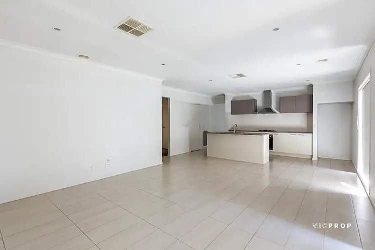 8 Capella Crescent, Williams Landing VIC 3027