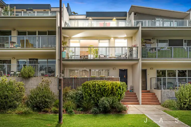 22/1 Saltriver Place, Footscray VIC 3011