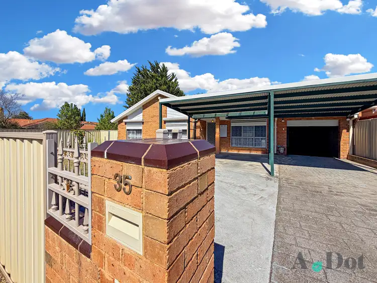 35 Saratoga Crescent