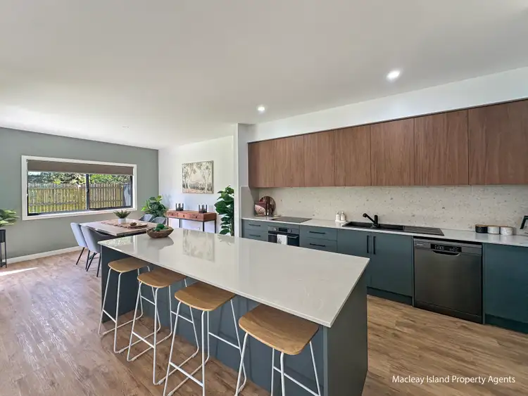 25 Betty Street, Macleay Island QLD 4184