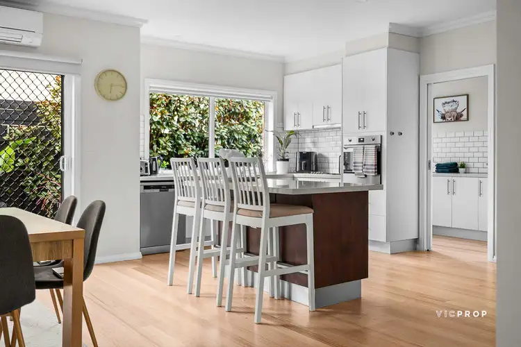 Fifth view of Homely house listing, 2/8 Garden Close, Kingsbury VIC 3083