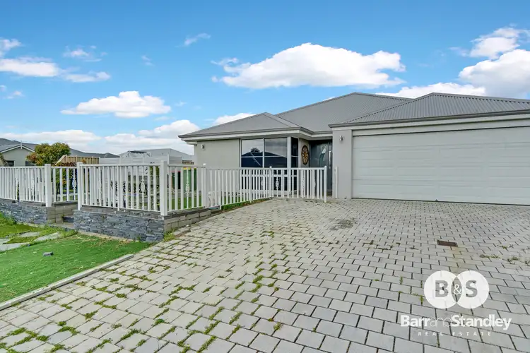 12 Hazelgrove Crescent, Millbridge WA 6232