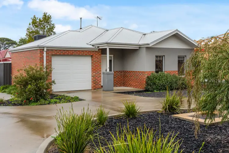 9/4 Gordon Crescent, Romsey VIC 3434