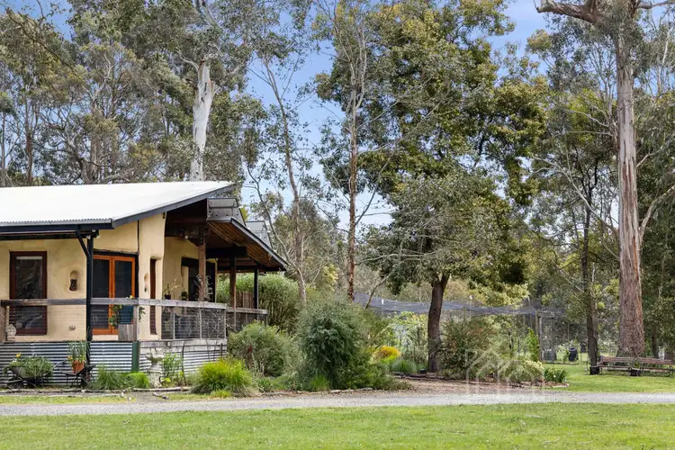105A Mahoneys Road, Woodend VIC 3442