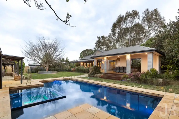 8 Clover Close, Berwick VIC 3806
