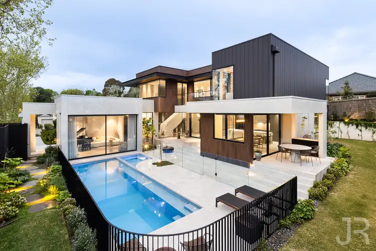 2/44 Langmore Lane, Berwick VIC 3806