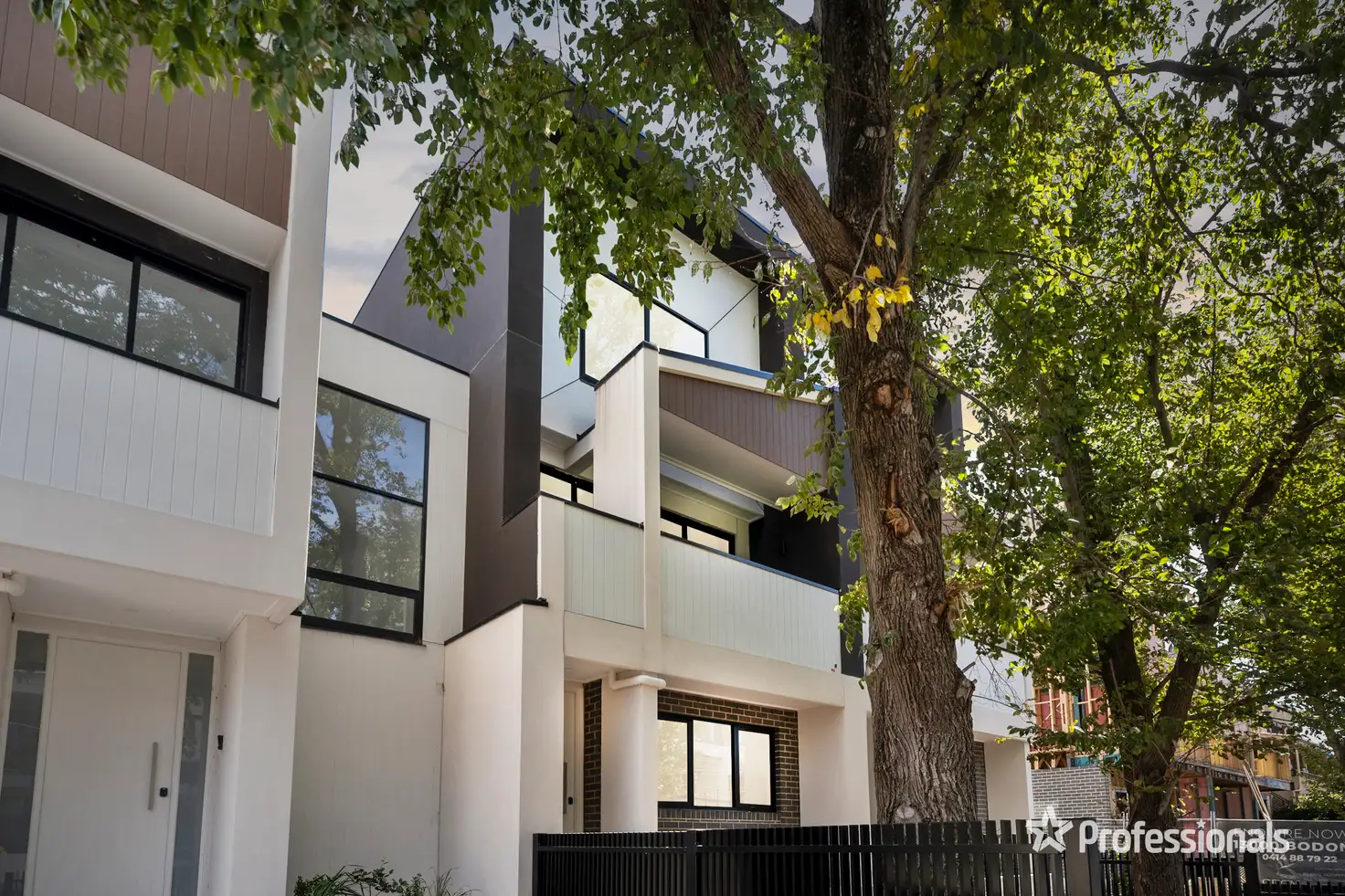 Main view of Homely townhouse listing, 15/5 Manikato Avenue, Mordialloc VIC 3195